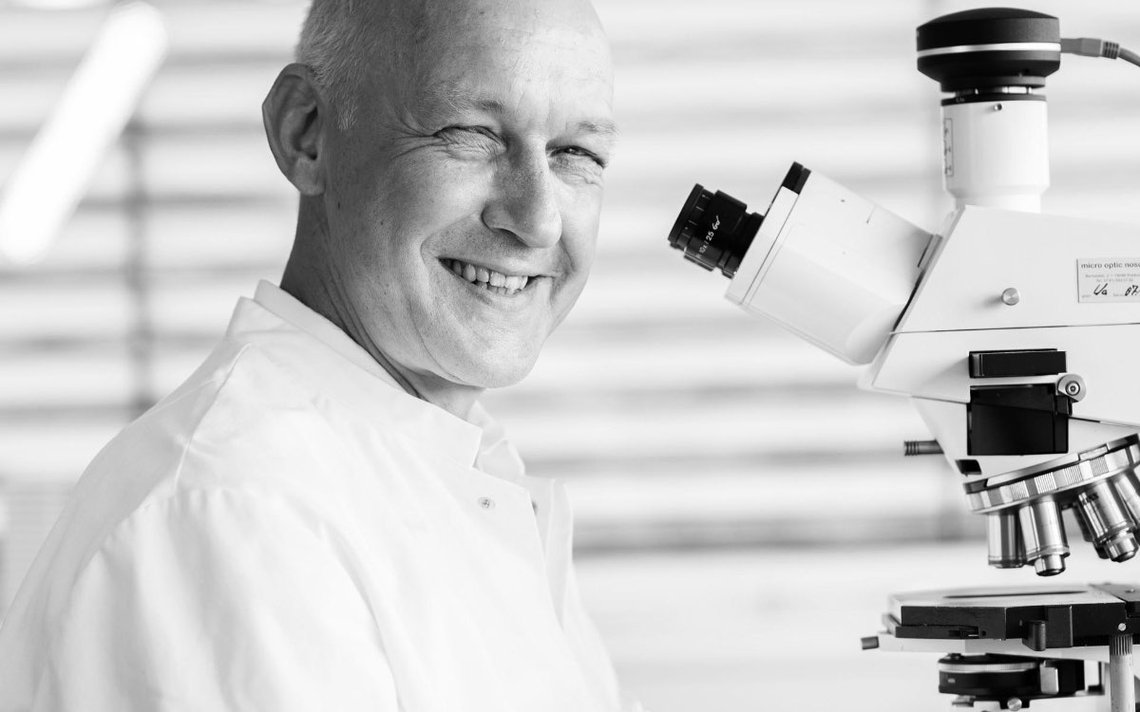 Abbildung: Prof. Dr. Lothar Tietze, Chefarzt des Instituts für Pathologie in Lahr